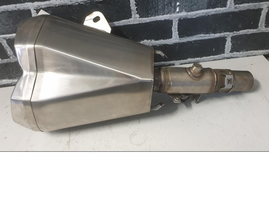 Framsidan på Ljuddämpare från en Kawasaki Z 1000 -2014 motorcykel.