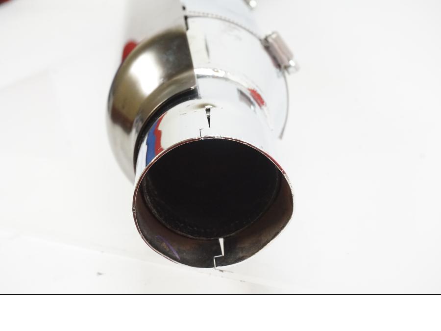 Snett nerifrån på Ljuddämpare från en H-D Street Glide Special FLHXS -2022 motorcykel.