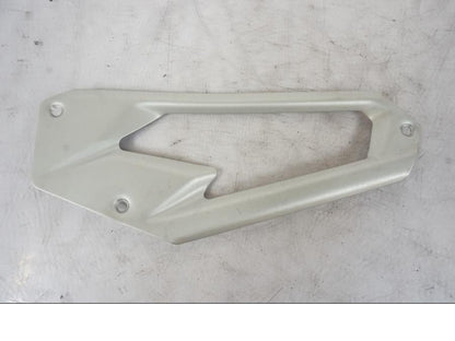 Framsidan på Fotpinnehälskydd från en Kawasaki Z 800 -2014 motorcykel.