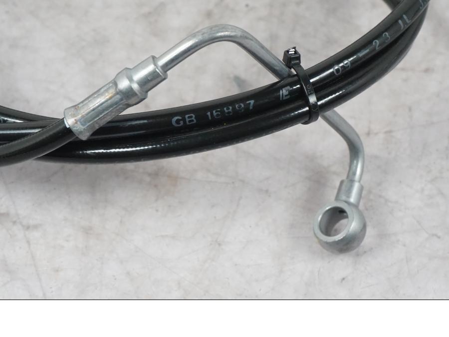 Vänster sida på Bromsledning från en Ducati Multistrada V4 -2024 motorcykel.