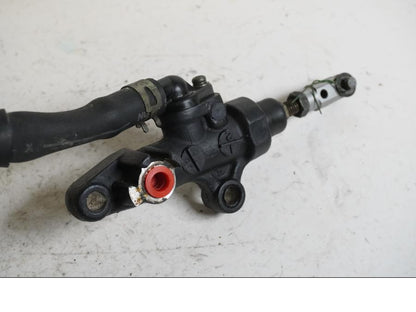 Vänster sida på Bromshuvudcylinder från en Yamaha YZF R6 -2000 motorcykel.