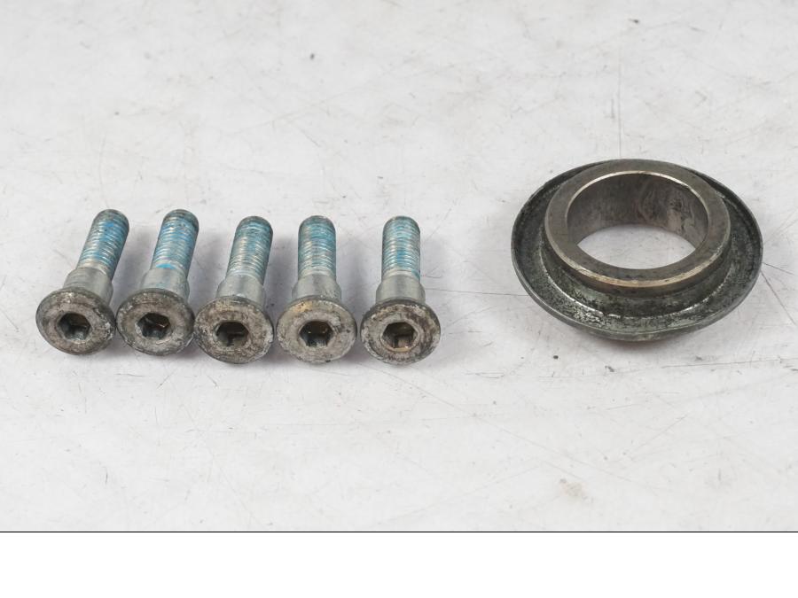 Baksidan på Fälg från en Suzuki GSX-R 750 -2001 motorcykel.