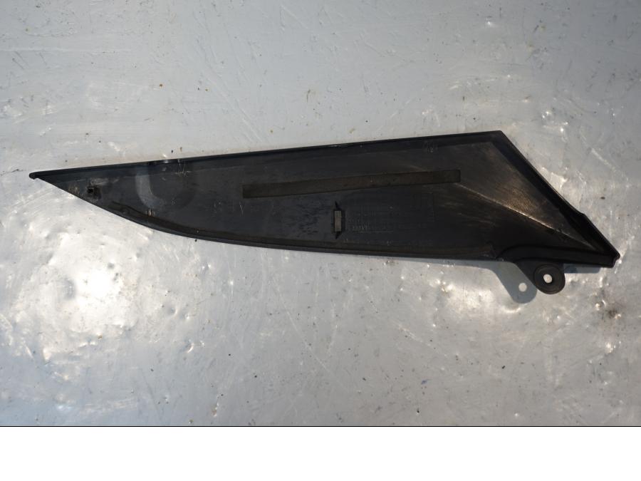 Baksidan på Bensintankskåpa från en Yamaha YZF 1000 R1 -2006 motorcykel.