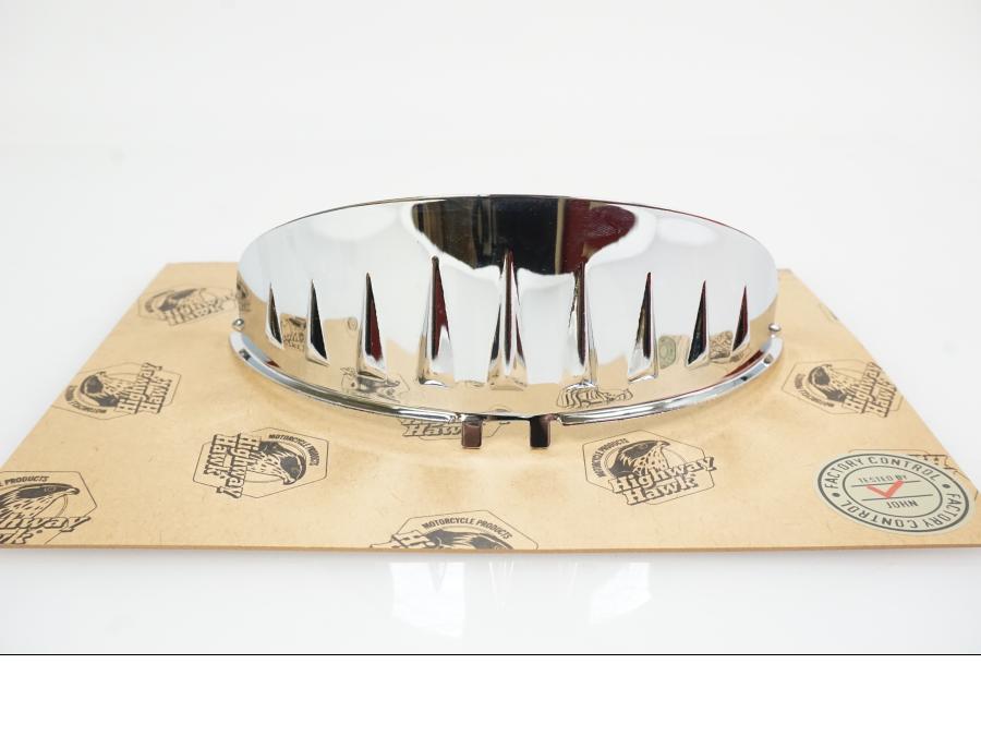 Snett uppifrån på Strålkastarsarg från en Universal Universal -2020 motorcykel.