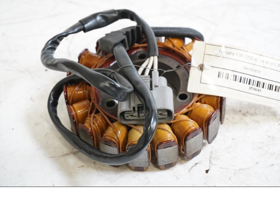 Framsidan på Generator från en Yamaha FJR 1300 -2016 motorcykel.