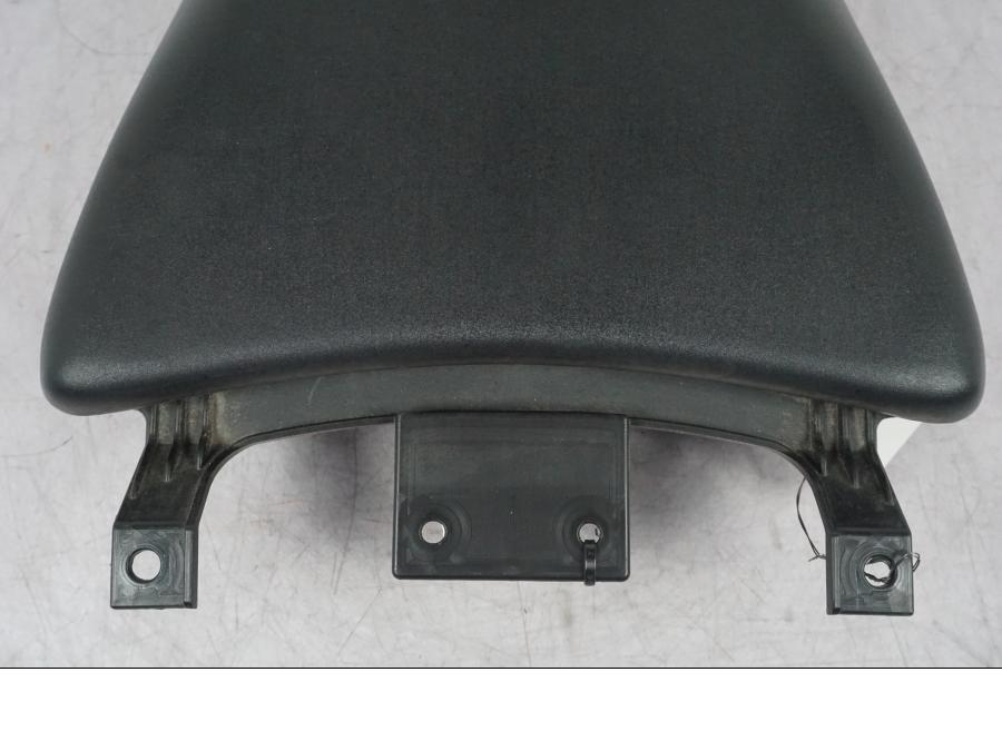 Snett uppifrån på Sadel från en Suzuki GSF 1250 -2010 motorcykel.