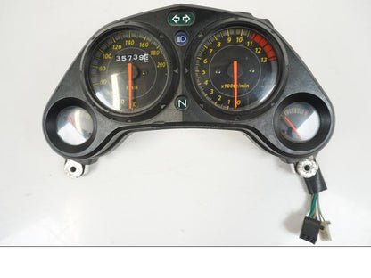 Framsidan på Instrumentpanel från en Honda CBR 125 R -2006 motorcykel.