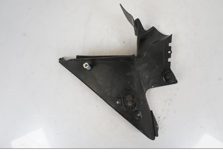 Snett nerifrån på Innerskärm från en Honda CBR 900 RR -2003 motorcykel.