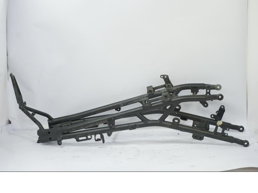 Höger sida på Bakram från en Honda CB 500 X -2015 motorcykel.