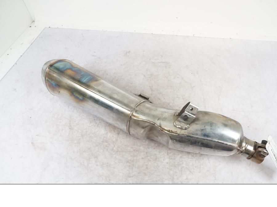 Snett nerifrån på Ljuddämpare från en BMW K 75 -1992 motorcykel.