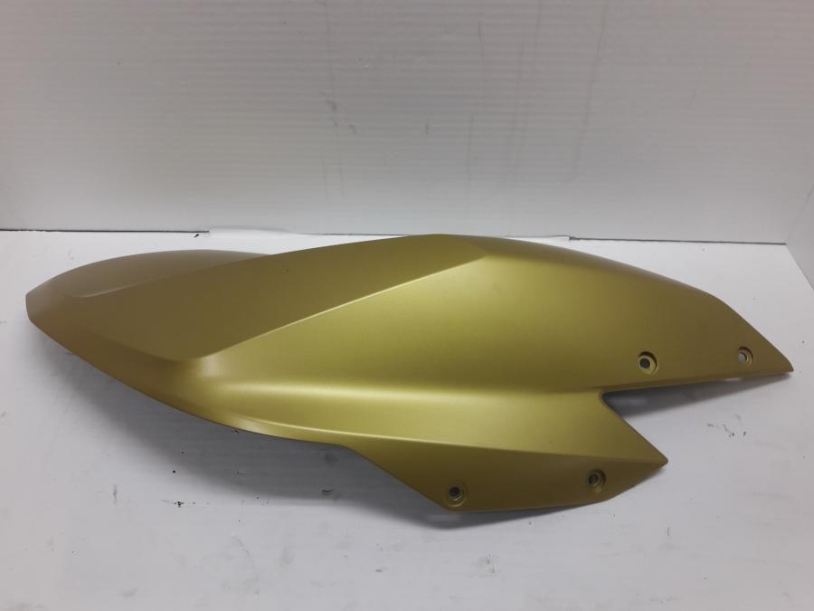 Baksidan på Bensintankskåpa från en BMW R 1250 RS -2020 motorcykel.