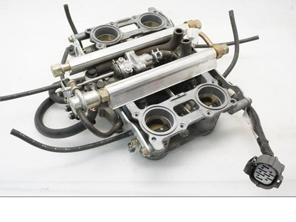 Framsidan på Spjällhus från en Honda VFR 800 -2000 motorcykel.