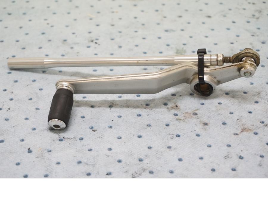 Framsidan på Växelpedal från en MV Agusta F3 675 -2014 motorcykel.