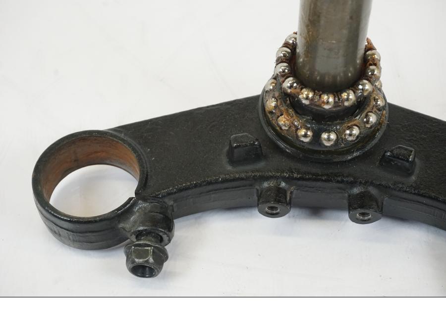 Höger sida på Gaffelkrona från en Honda NT 700 -2008 motorcykel.