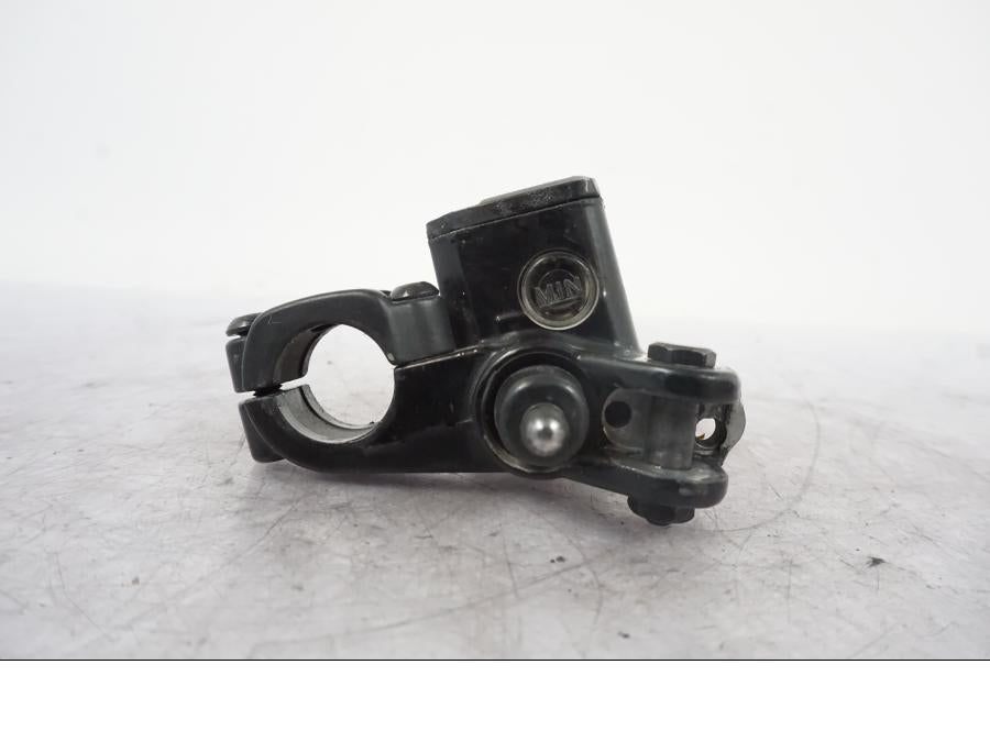 Baksidan på Bromshuvudcylinder från en Yamaha YZF-R 125 -2008 motorcykel.