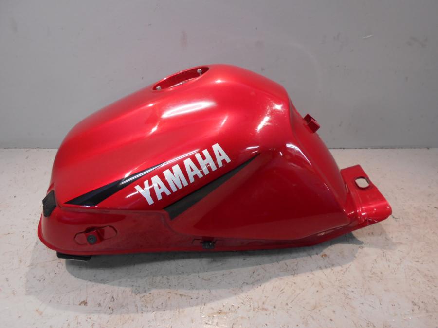 Baksidan på Bensintank från en Yamaha TDM 850 -1999 motorcykel.