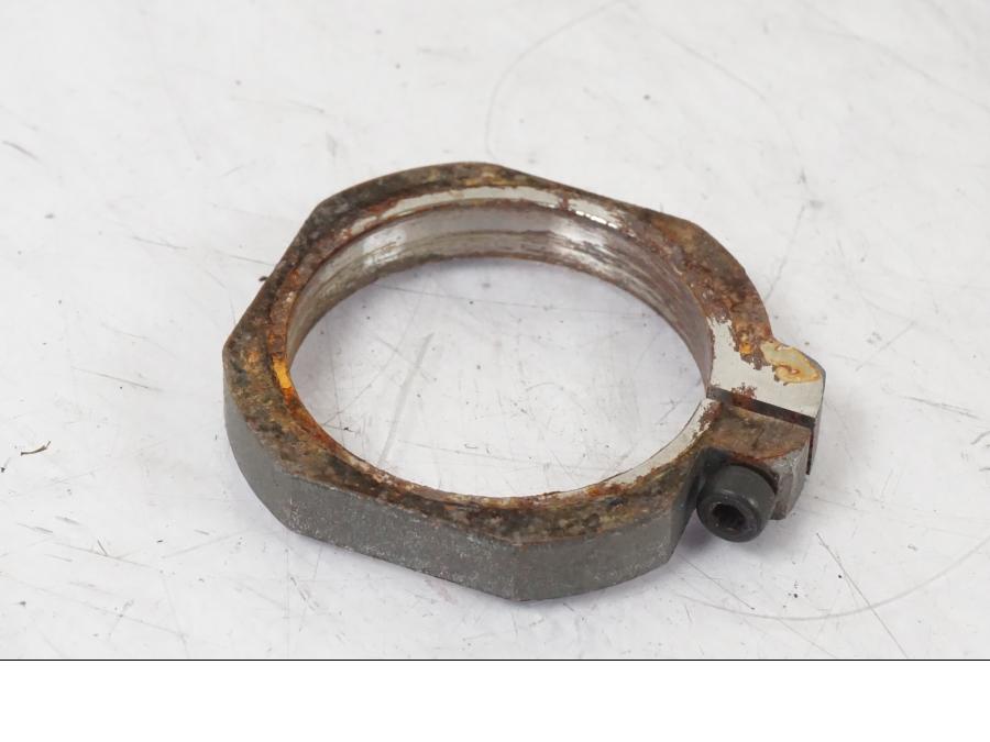 Baksidan på Gaffeldekorrör från en Suzuki VL 800 -2002 motorcykel.