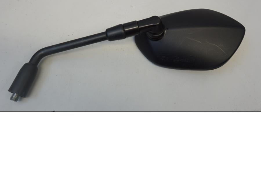 Baksidan på Backspegel från en Suzuki SFV 650 A Gladius -2012 motorcykel.