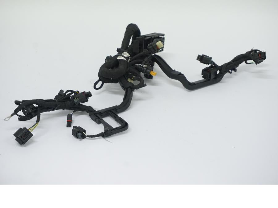 Snett nerifrån på Kabelstam från en BMW R 1250 GS -2022 motorcykel.