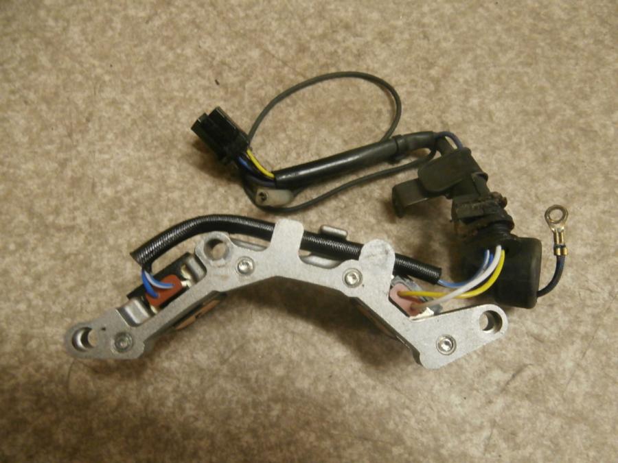 Höger sida på Tändpickup från en Honda VFR 750 -1995 motorcykel.