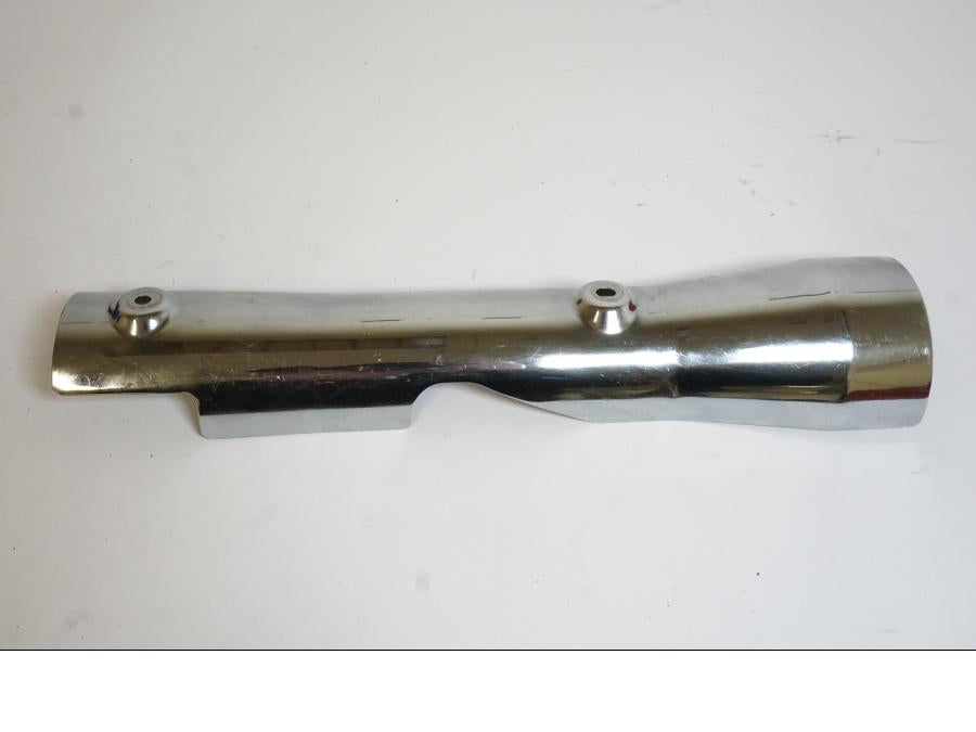 Baksidan på Svingkromskydd från en Suzuki VZ 1600 -2005 motorcykel.