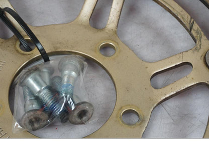 Höger sida på Bromsskiva från en Suzuki SV 650 -1999 motorcykel.