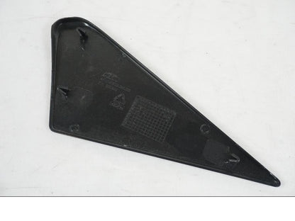 Baksidan på Sidopanel från en KTM 1290 Super Duke R -2022 motorcykel.