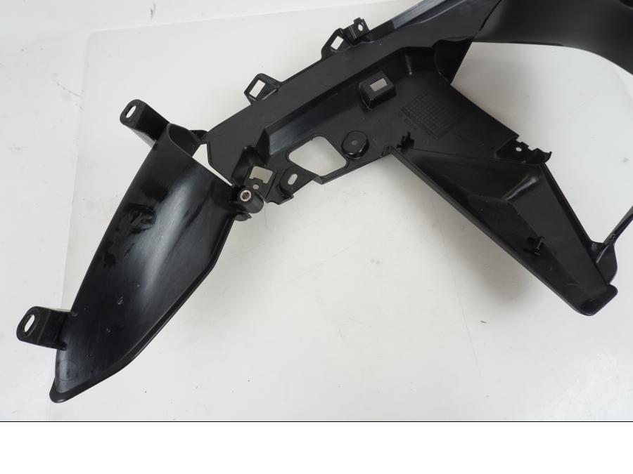 Snett nerifrån på Sidkåpa från en BMW R 1300 GS -2024 motorcykel.