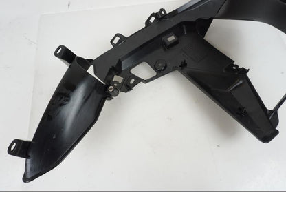 Snett nerifrån på Sidkåpa från en BMW R 1300 GS -2024 motorcykel.