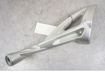 Vänster sida på Styrfäste från en BMW K 1600 GTL -2015 motorcykel.