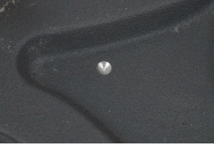 Höger sida på Bromsoksfäste från en Suzuki GSX-R 750 -2009 motorcykel.