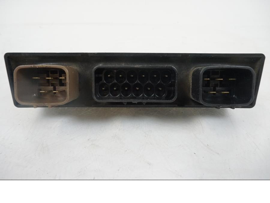 Höger sida på ABS styrenhet från en Honda XL 1000 V -2008 motorcykel.