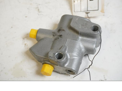 Baksidan på Bromsfördelare från en Honda CBF 1000 -2007 motorcykel.