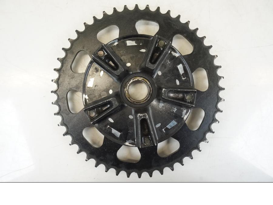 Snett uppifrån på Drevfäste från en Yamaha YZF R6 -1999 motorcykel.