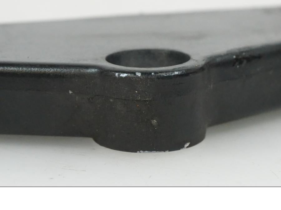 Baksidan på Bromsoksfäste från en Suzuki M 1800 -2009 motorcykel.