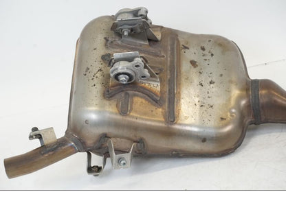 Baksidan på Avgassystem från en Yamaha YZF R7 -2022 motorcykel.