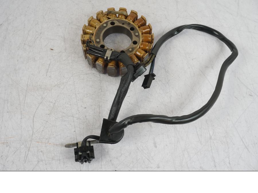 Framsidan på Generator från en Suzuki VZ 800 -2000 motorcykel.