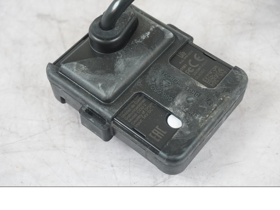 Höger sida på Anslutningsenhet från en KTM 1290 Super Adventure S -2022 motorcykel.