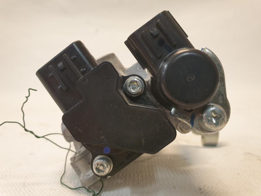 Vänster sida på Spjällhus från en Kawasaki Z 125 -2019 motorcykel.