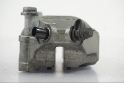 Vänster sida på Bromsok från en KTM 1290 Super Duke R -2022 motorcykel.