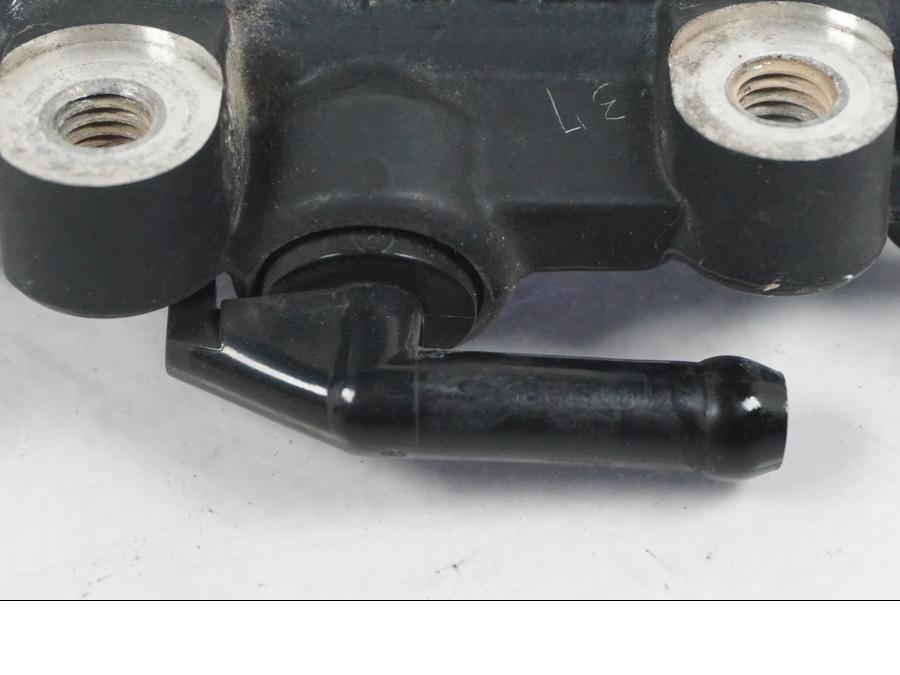 Höger sida på Bromshuvudcylinder från en Yamaha YZF 1000 R1 -2007 motorcykel.