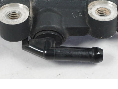 Höger sida på Bromshuvudcylinder från en Yamaha YZF 1000 R1 -2007 motorcykel.