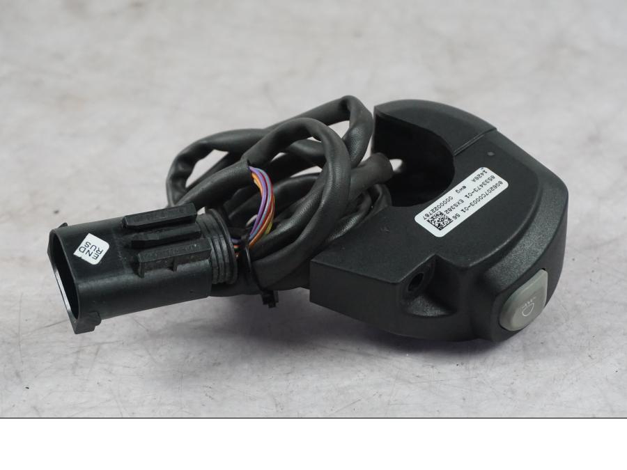 Framsidan på Styrelreglage från en BMW K 1600 GTL -2015 motorcykel.