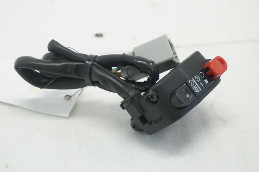 Framsidan på Styrelreglage från en MV Agusta Brutale 800 -2014 motorcykel.