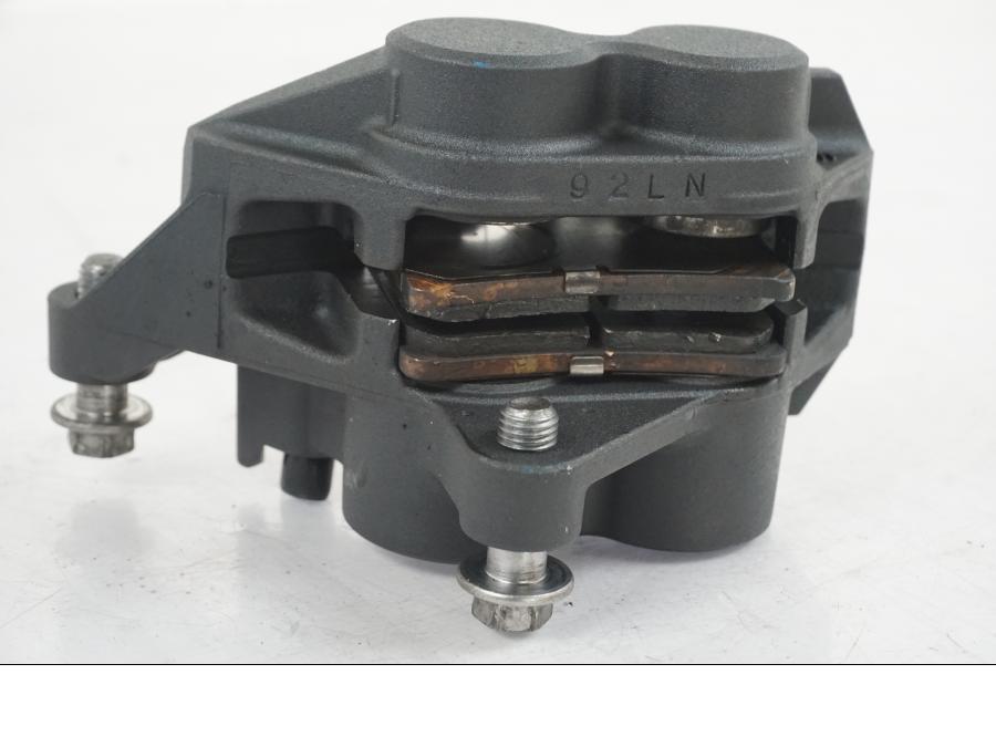 Vänster sida på Bromsok från en Yamaha MT-07 -2019 motorcykel.