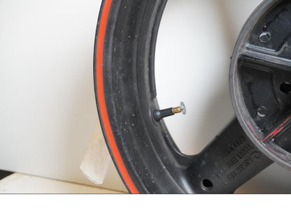 Extrabild6 på Fälg från en Suzuki GSX-R 750 -1995 motorcykel.