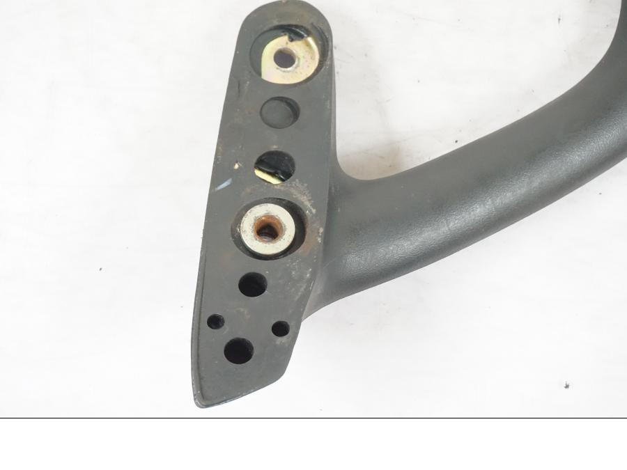 Vänster sida på Passagerarhandtag från en Honda NT 650 V -2002 motorcykel.