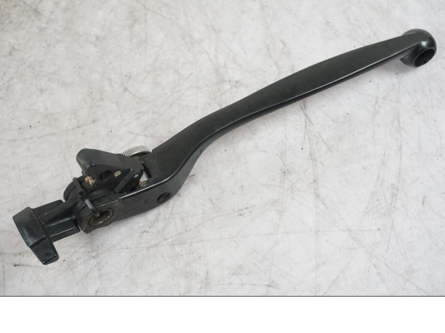 Snett uppifrån på Bromsgrepp från en Buell 1125 R -2008 motorcykel.