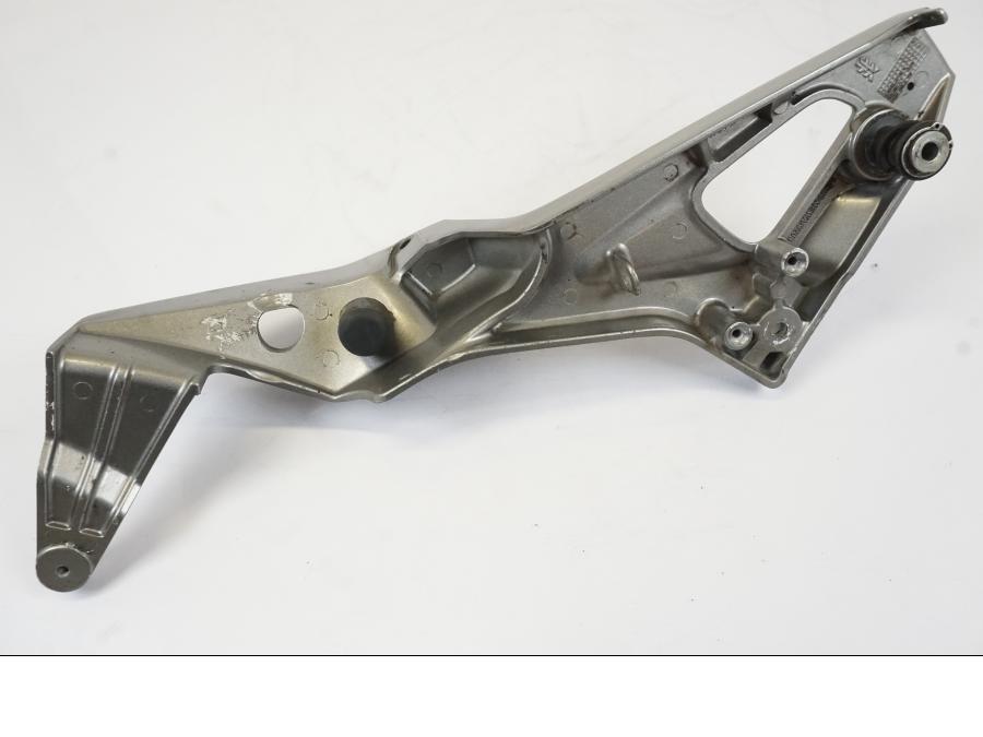 Extrabild1 på Fotpinnefäste från en Honda NT 700 -2008 motorcykel.