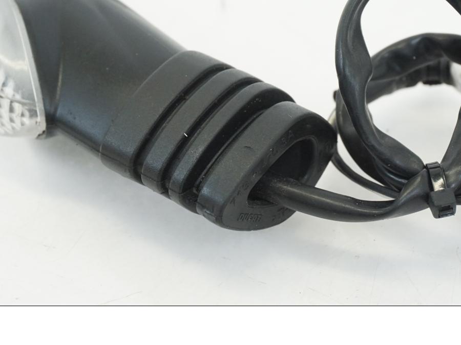 Vänster sida på Blinkers LED från en Ducati Streetfighter V4 -2020 motorcykel.